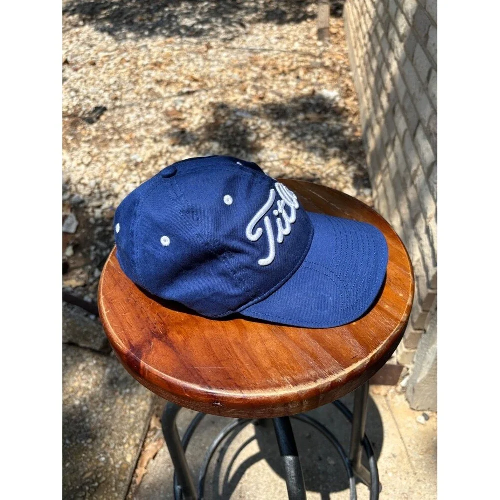 Lot of 2 Titleist Adjustable Golf Baseball Caps Navy Gray Blue Embroidered Logo